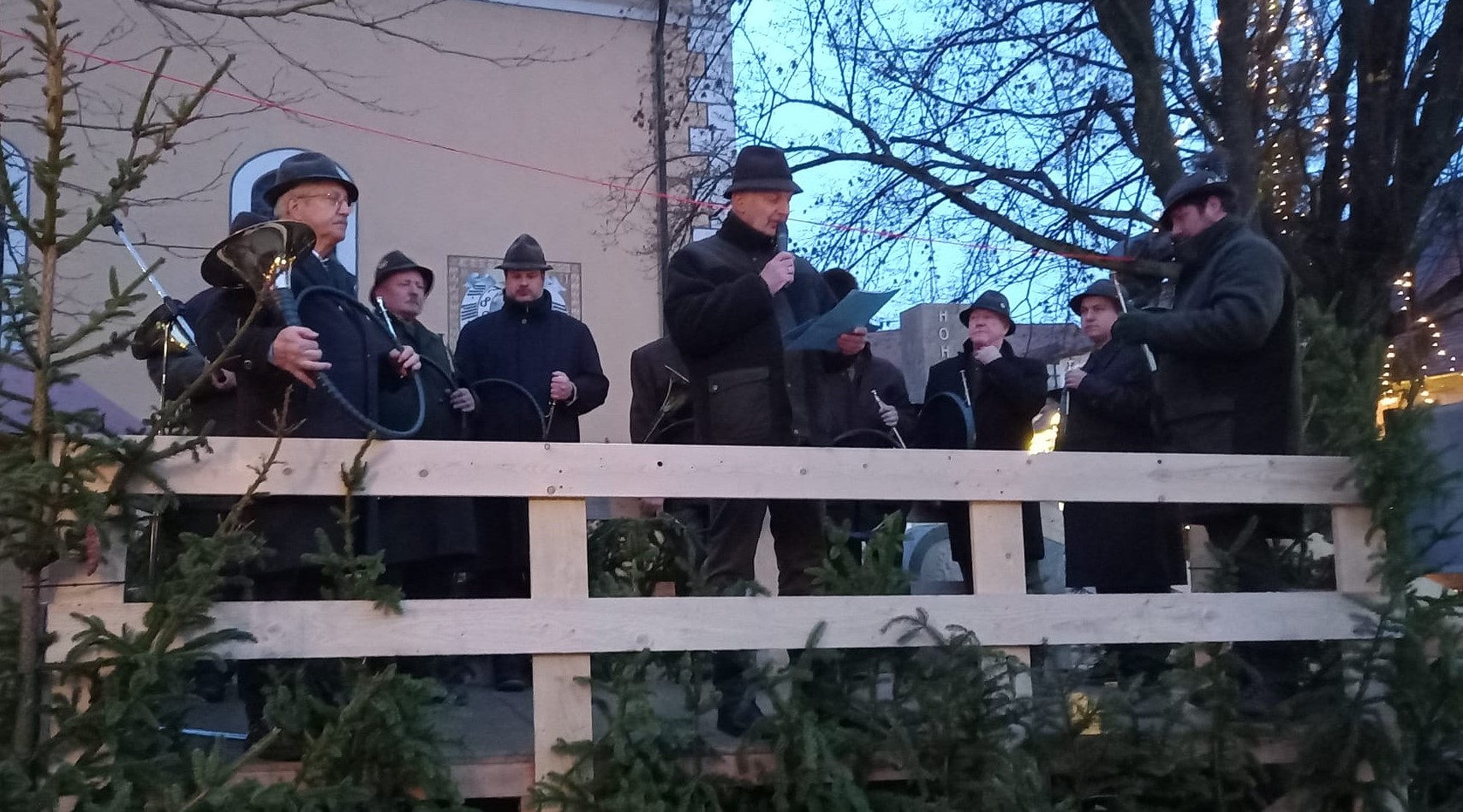 4.Dez. 2022 : Auftritt der Bläsergruppe beim Weihnachtsmarkt in Hohenfels Image