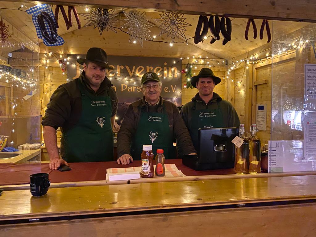 Am Weihnachtsmarkt in Parsberg - die Donnerstag Crew ! Image