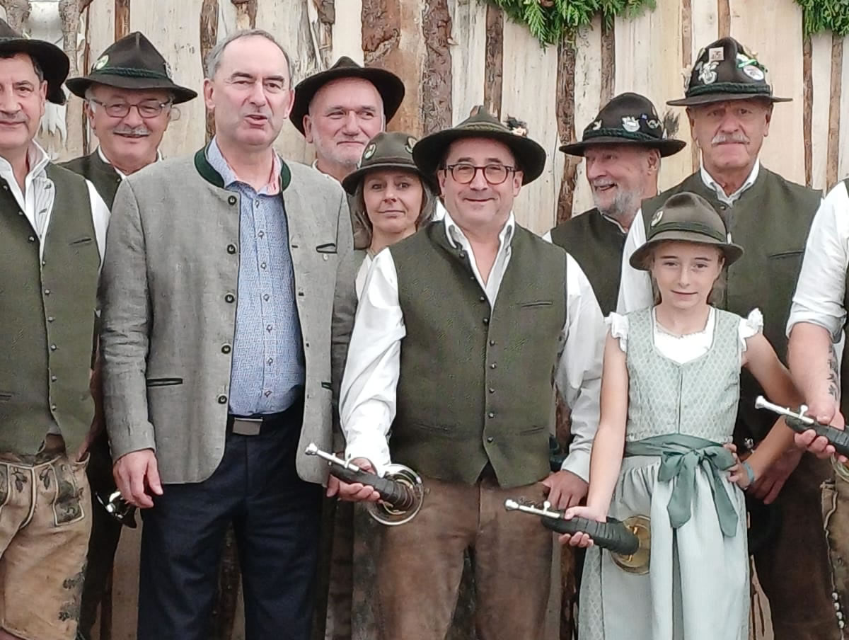 Tangrintler Bläser (30 jähriges Jubiläum im August 2026) mit Hubert Aiwanger Tangrintler Jäger